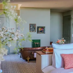 https://chateau-pascalette.fr-provencehotel.com